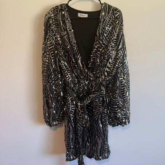 NWOT Fabriesty black and gold sequin wrap dress. Size 1x - Picture 6 of 8